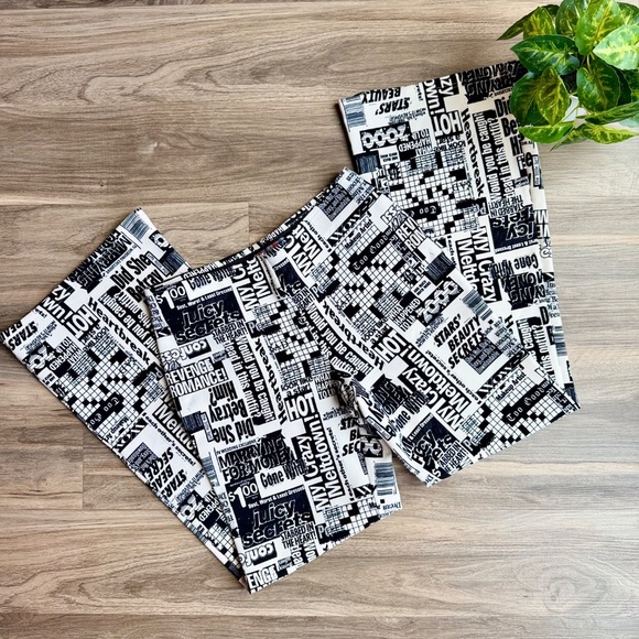 UO Urban Outfitters Newspaper Print Flare Black & White Pants | Retro Y2K Size M - Picture 9 of 11